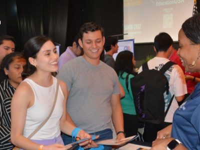 Éxito rotundo en la Feria Anual de EDUCATION USA en el Centro Boliviano Americano (CBA) Santa Cruz